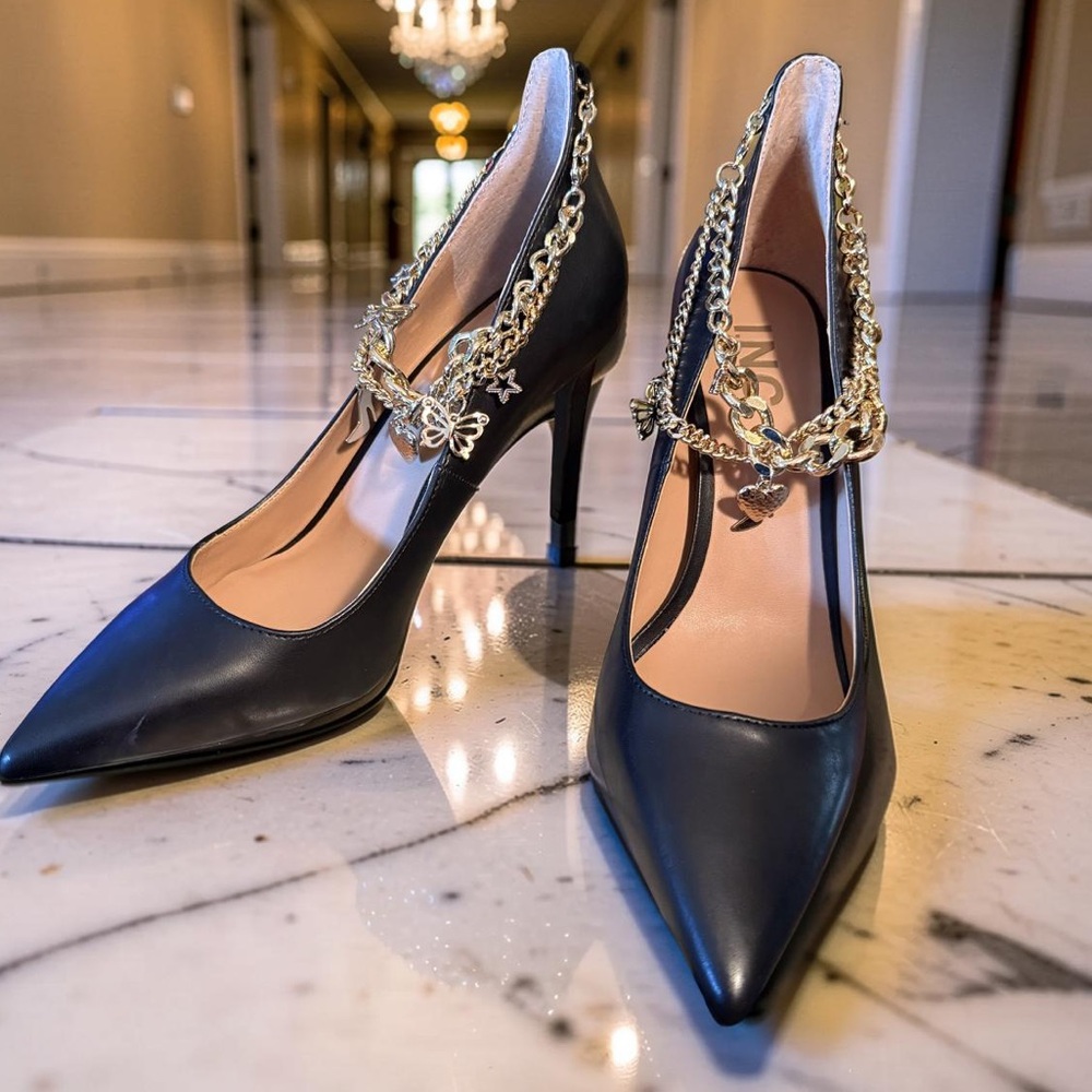 INC International Concepts NWT Sz 8M Black Heels Chunky Charmed Gold Chain SH264